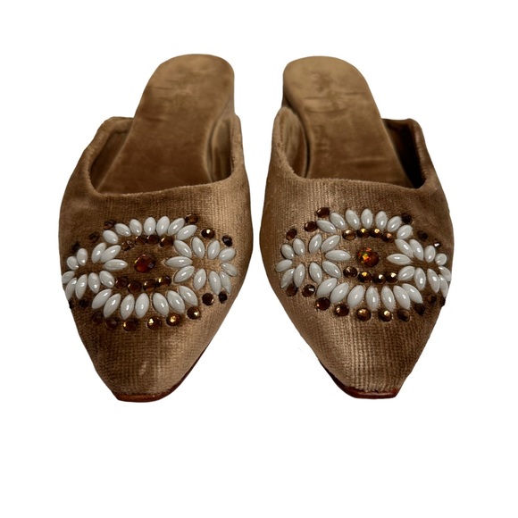 Kevyn Wynn the Elaine Velvet Floral Embellished Slip on Mule Womens Size 8 - Picture 4 of 6